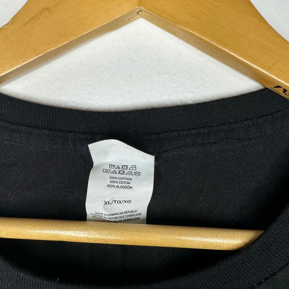 Hanes Authentic Black T-shirt “Lenes Unlimited wine and liquor” made in Dom. Rep - Picture 4 of 9
